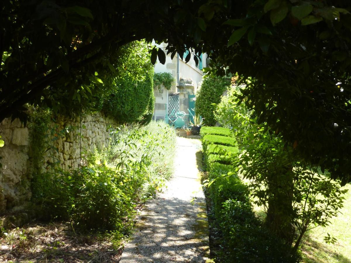 Bed and Breakfast Beaux Chenes Nérac Exterior foto